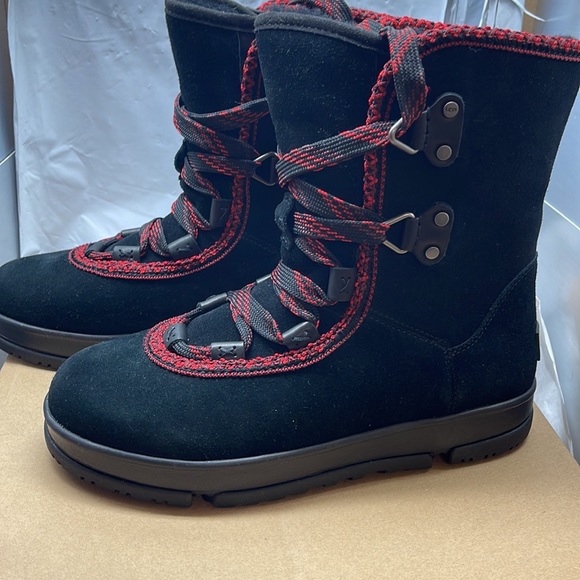 BNIB UGG Classic Weather Hiker Hi Boots BLACK 9 - Picture 5 of 11